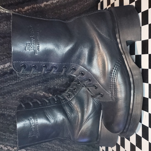 *SOLD* Made in England Dr. Martens Boots - Picture 6 of 12